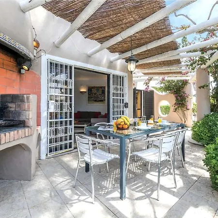 Villa Private Pool Walking Distance To Local Amenities *