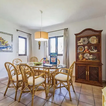 Villa Private Pool Walking Distance To Local Amenities Quarteira