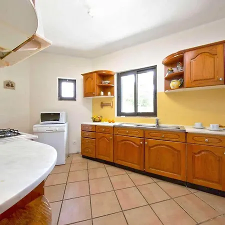Private Pool Walking Distance To Local Amenities Villa Quarteira