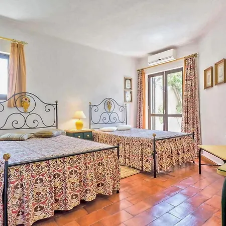 Villa Private Pool Walking Distance To Local Amenities Quarteira