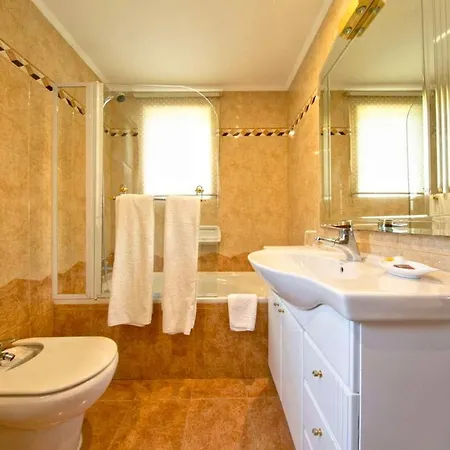 Private Pool Walking Distance To Local Amenities Villa Quarteira